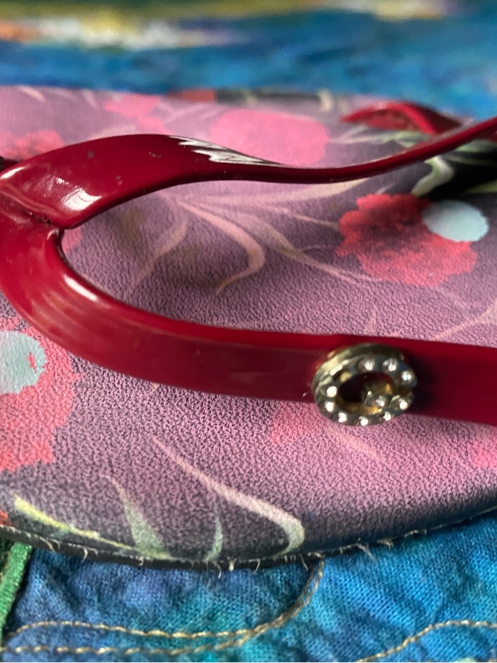GBG Los Angeles Red Floral Flip Flop Sandals - Picture 4 of 4